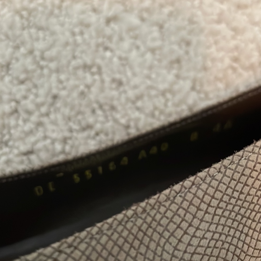 Salvatore Ferragamo pumps in embossed taupe leather.Sz 8AAAA in good condition - Picture 5 of 6